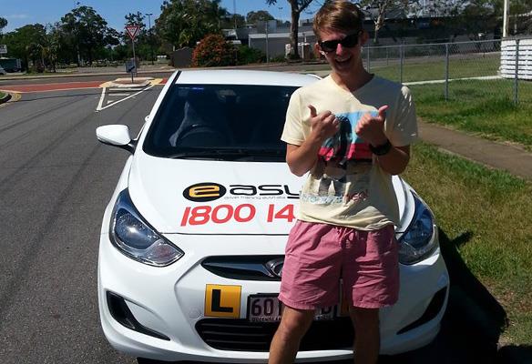 Young man in sunglasses standing in front of an EASYAS car