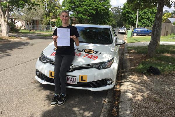 Woman holding a sheet of paper in front of an EASYAS car