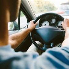 Benefits of Professional Driving Lessons vs. Learning from Family