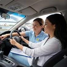 The Smart Choice for Beginners: Why Automatic Driving Lessons in Sydney are Surpassing Manual