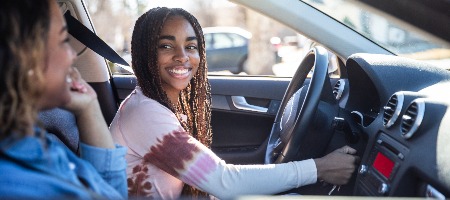 A driving student receiving real-time vehicle guidance during a dedicated behind-the-wheel lesson.